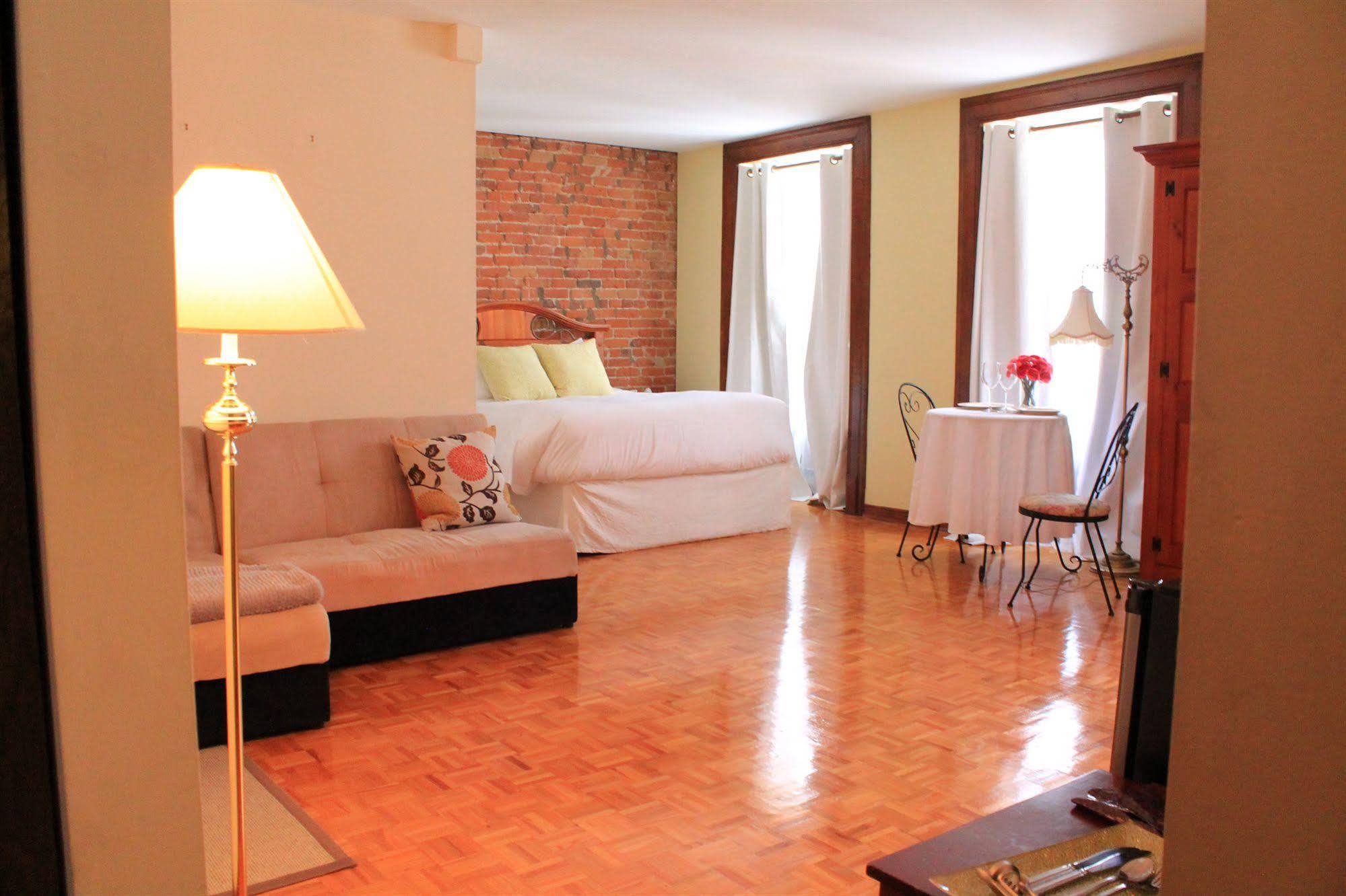 Auberge De La Place Royale Montréal Eksteriør billede