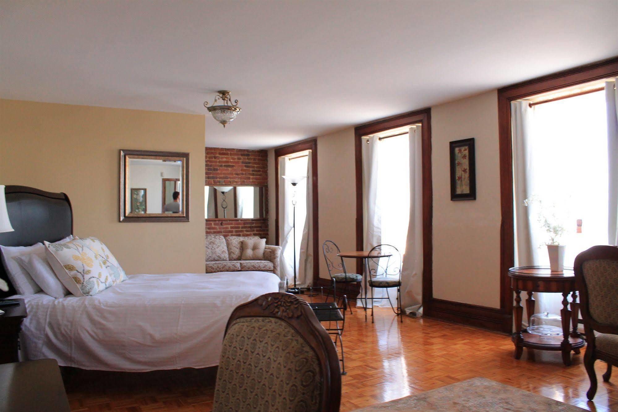 Auberge De La Place Royale Montréal Eksteriør billede